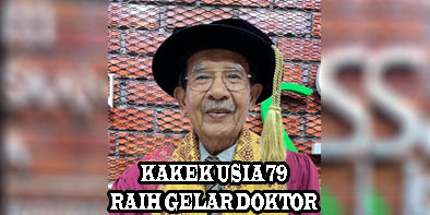 Kakek Raih Gelar Doktor Dengan Perjuangan Di Usia 79