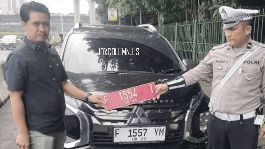 Viral! Mobil Pelat Merah Seenaknya Lewat Jalur Busway