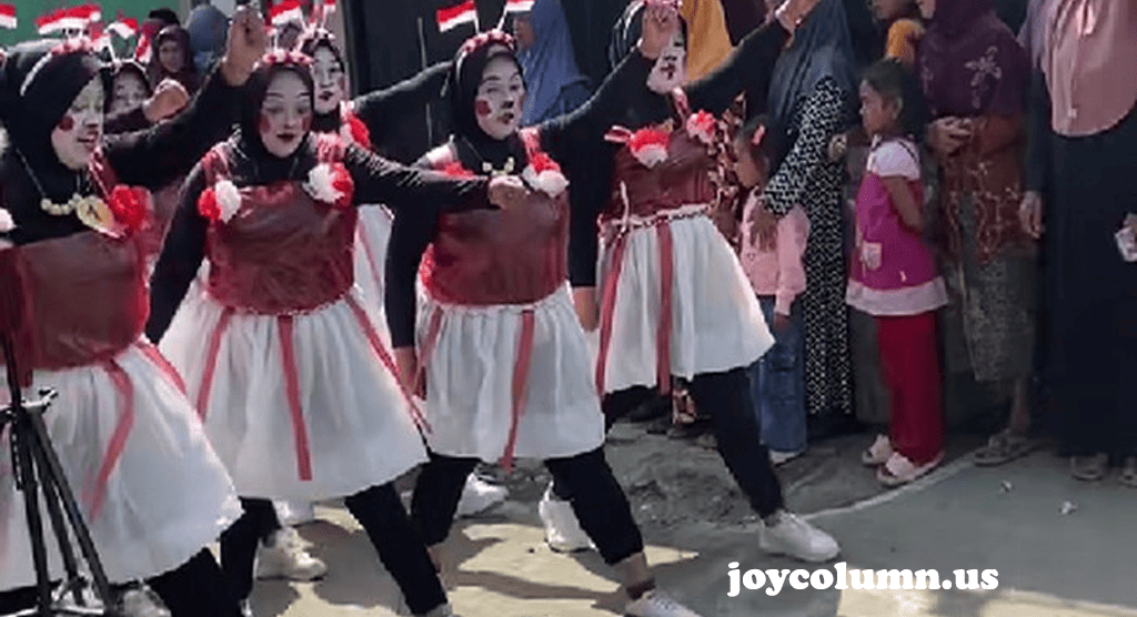 Viral! Emak-emak Lomba Gerak Jalan 17 Agustus